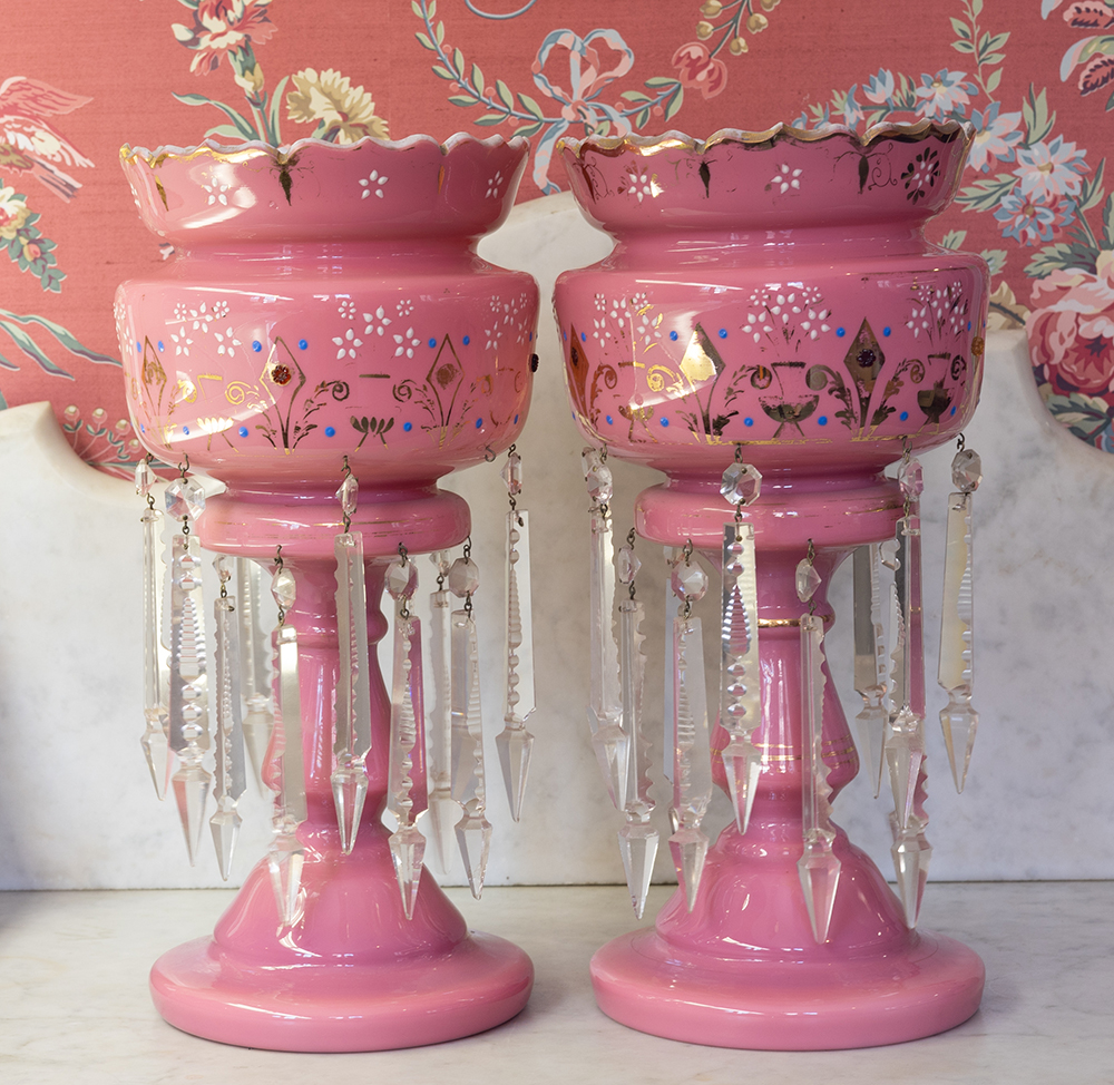 Pink lustres