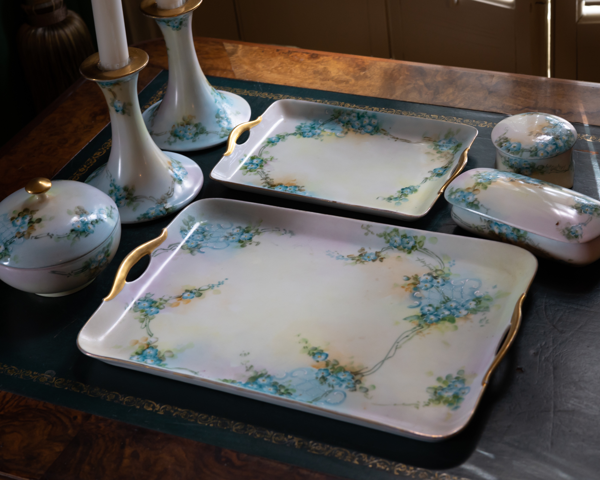 Limoges set female