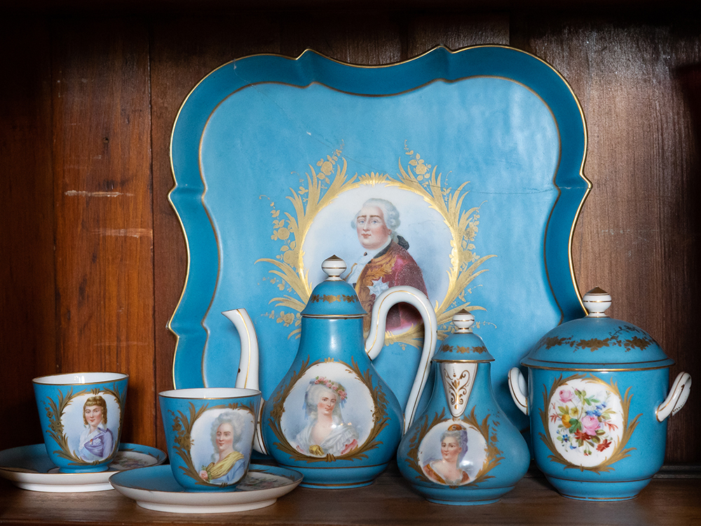 Blue teaset