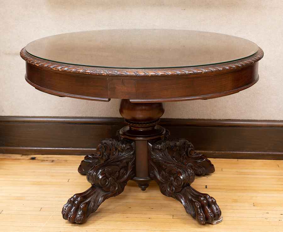 Claw foot table