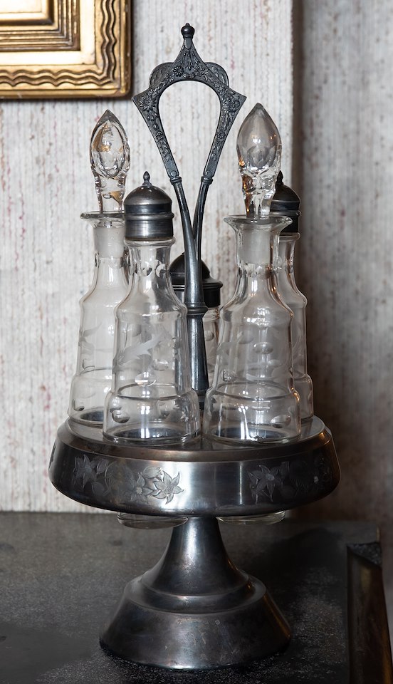Cruet set