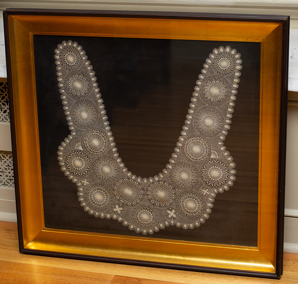 Lace collar