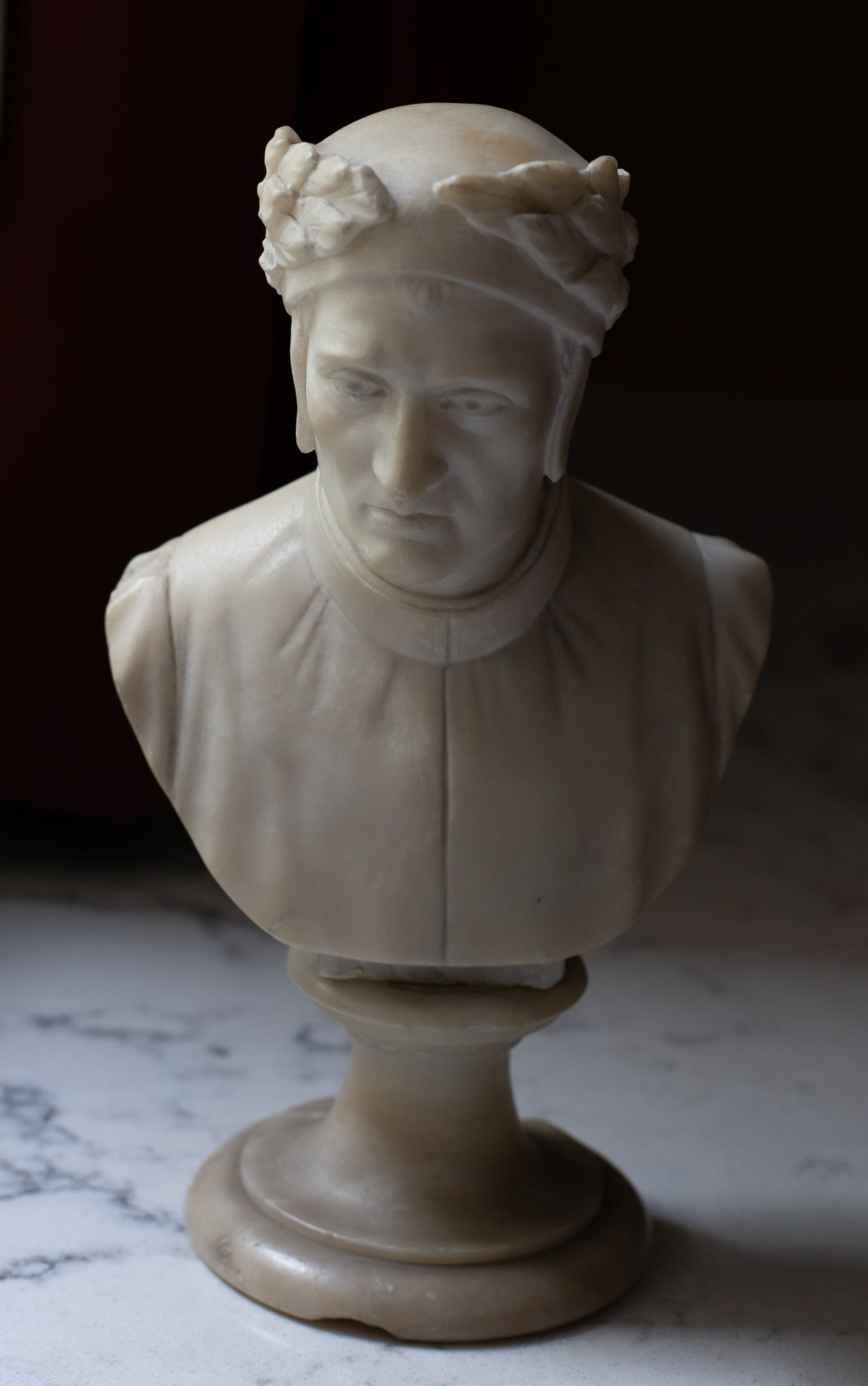 Small bust dante