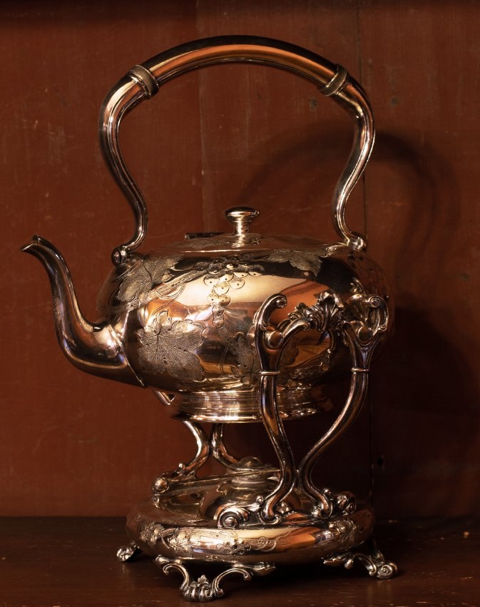 Tipping tea pot